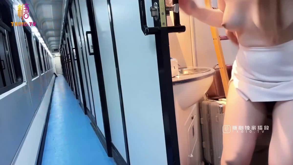 X (Twitter) adult video Q-VuFkobfCHb-A-6